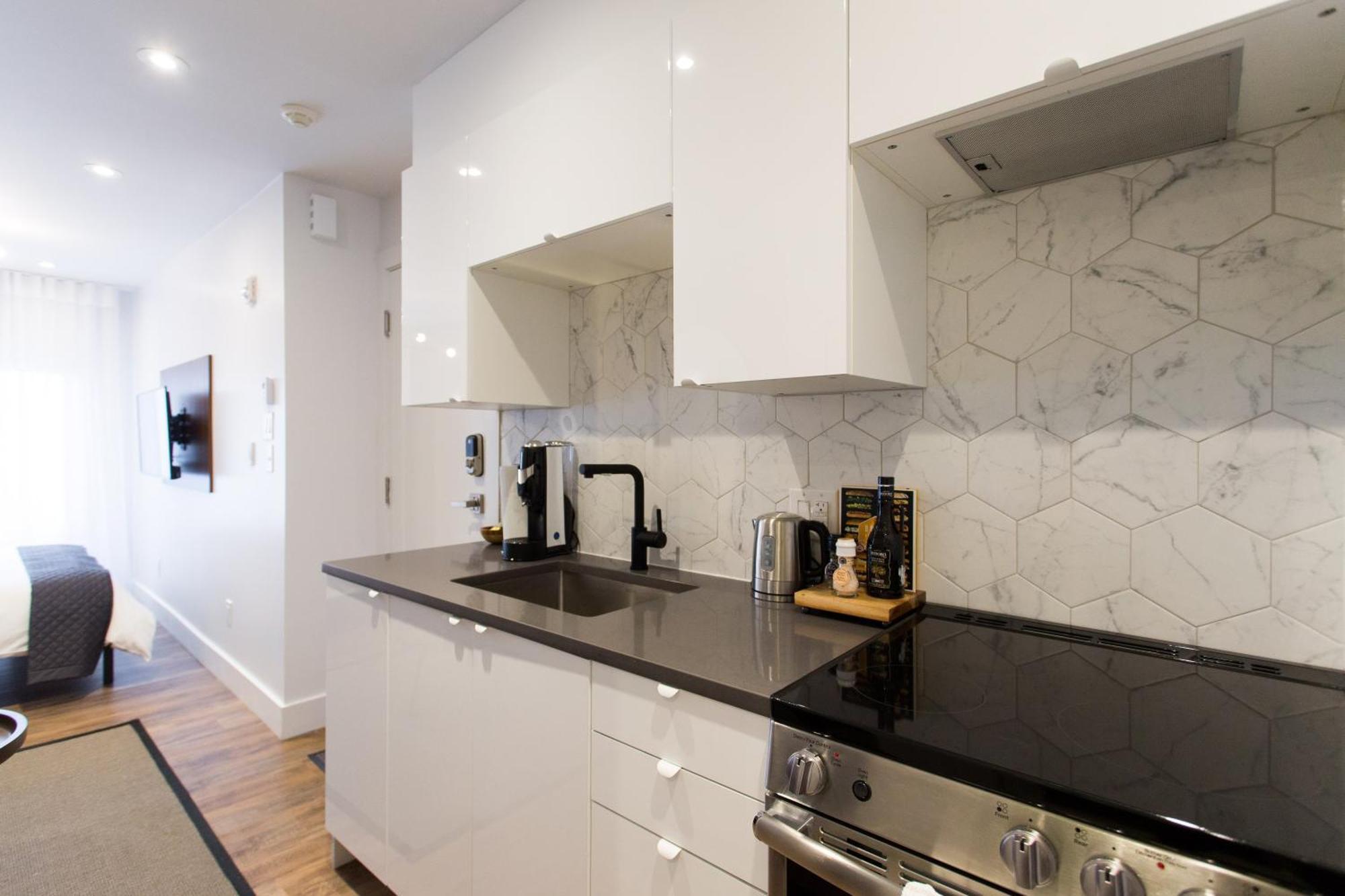 Scandinavian Studio With Full Kitchen And Bath By Den Stays Montreal Phòng bức ảnh